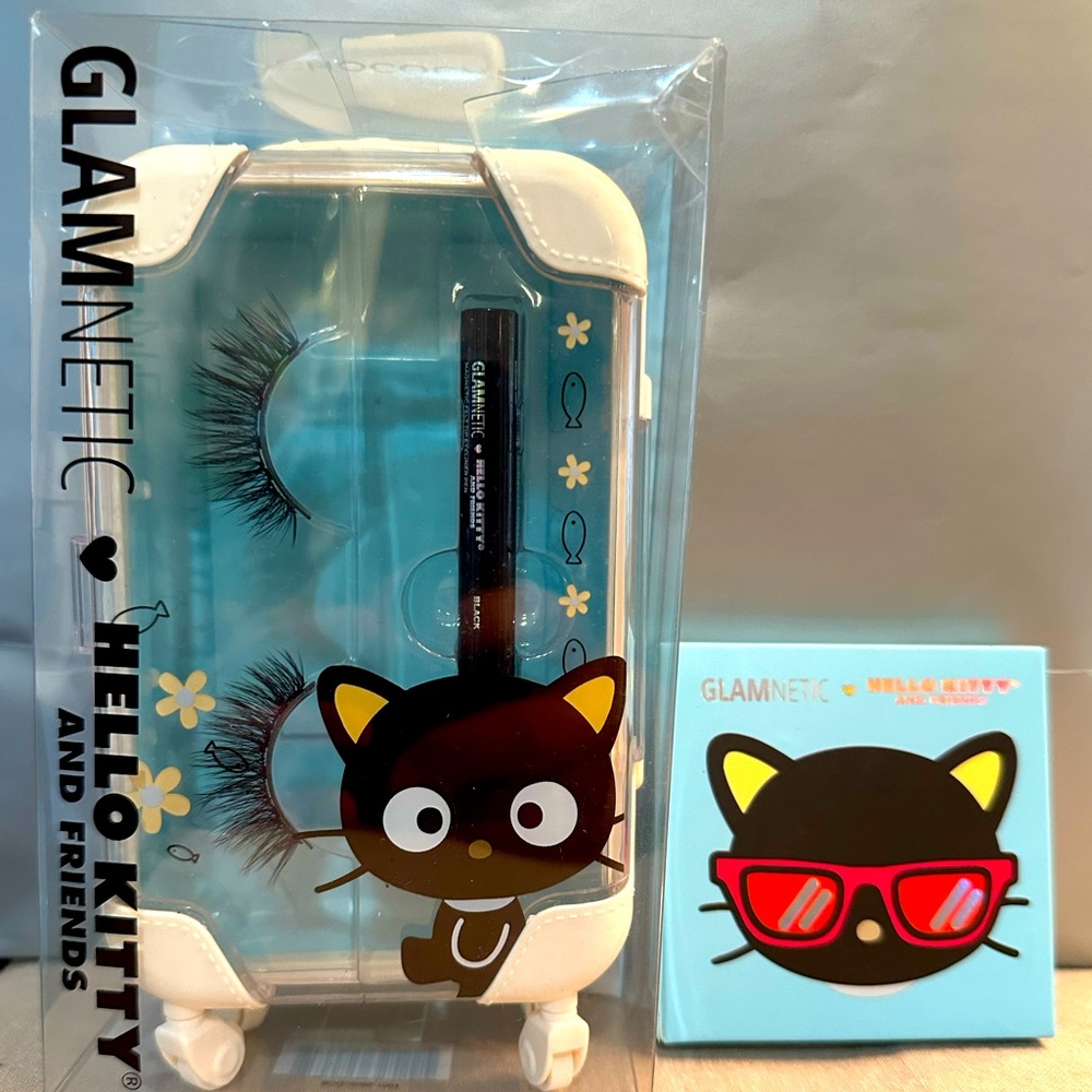 UNOPENED Glamnetic Lashes and Compact Mirror